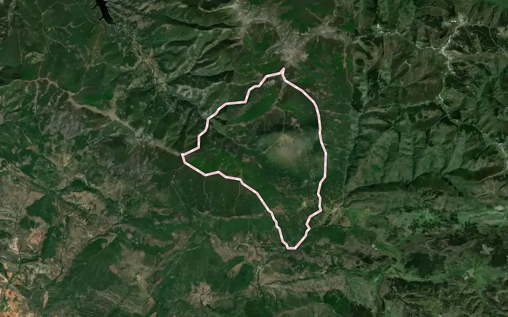 Vista satélite de Riocavado de la Sierra con su contorno administrativo