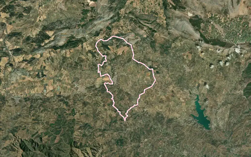 Vista satélite de Riogordo con su contorno administrativo