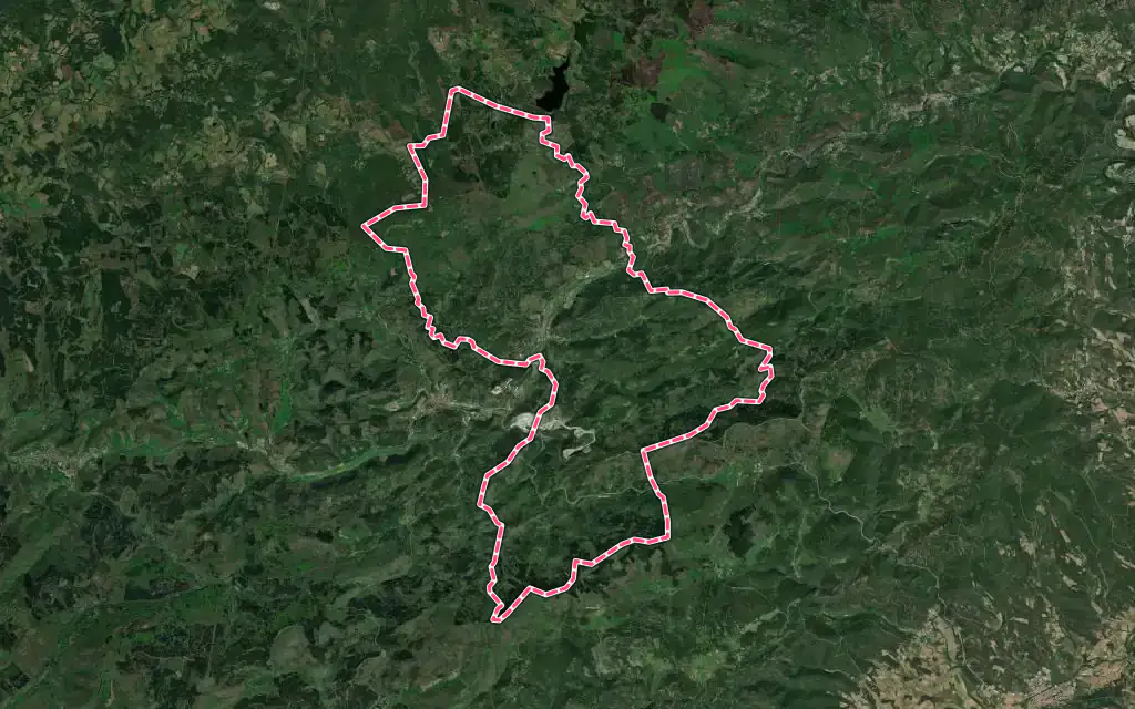 Vue satellite de Riols avec ses contours administratifs