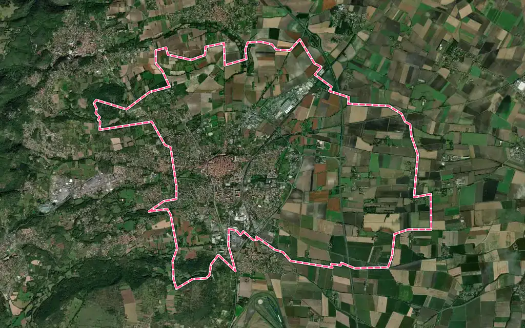 Vue satellite de Riom avec ses contours administratifs