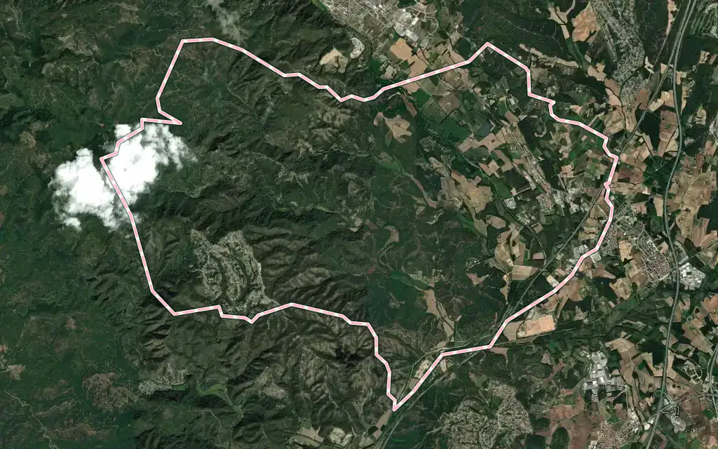 Vista satélite de Riudarenes con su contorno administrativo