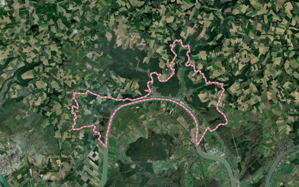 Vue satellite de Rives-en-Seine avec ses contours administratifs