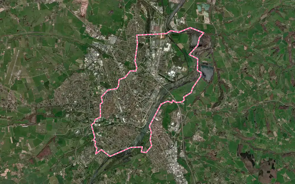 Vue satellite de Roanne avec ses contours administratifs