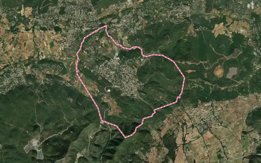 Vue satellite de Rocbaron avec ses contours administratifs