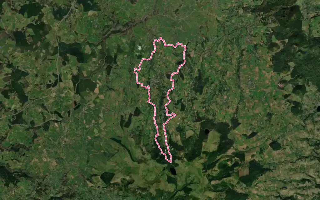Vue satellite de Rochefort-Montagne avec ses contours administratifs