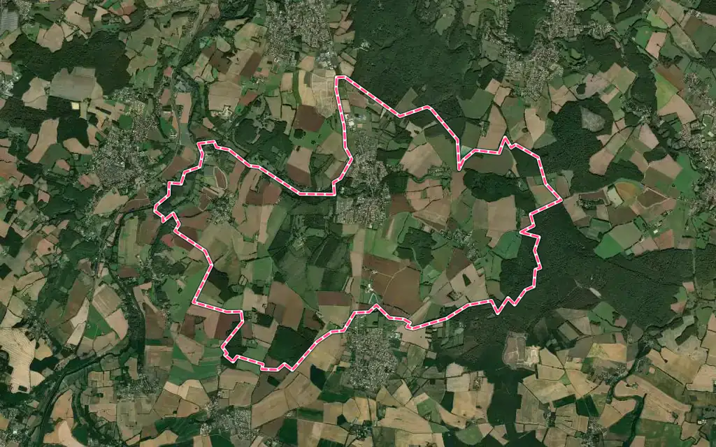 Vue satellite de Roches-Prémarie-Andillé avec ses contours administratifs