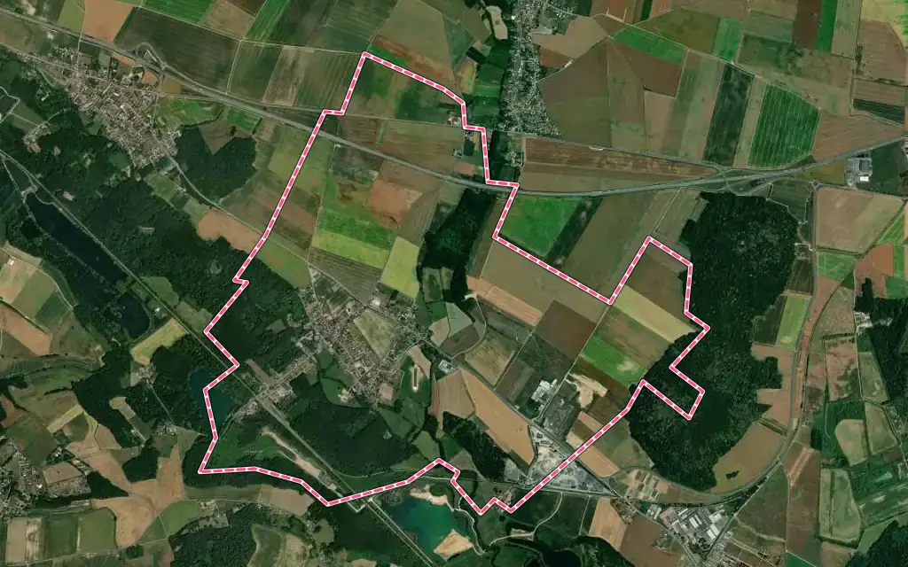 Vue satellite de Rochy-Condé avec ses contours administratifs