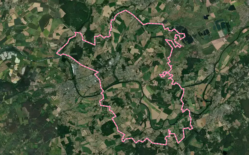 Vue satellite de Roëzé-sur-Sarthe avec ses contours administratifs