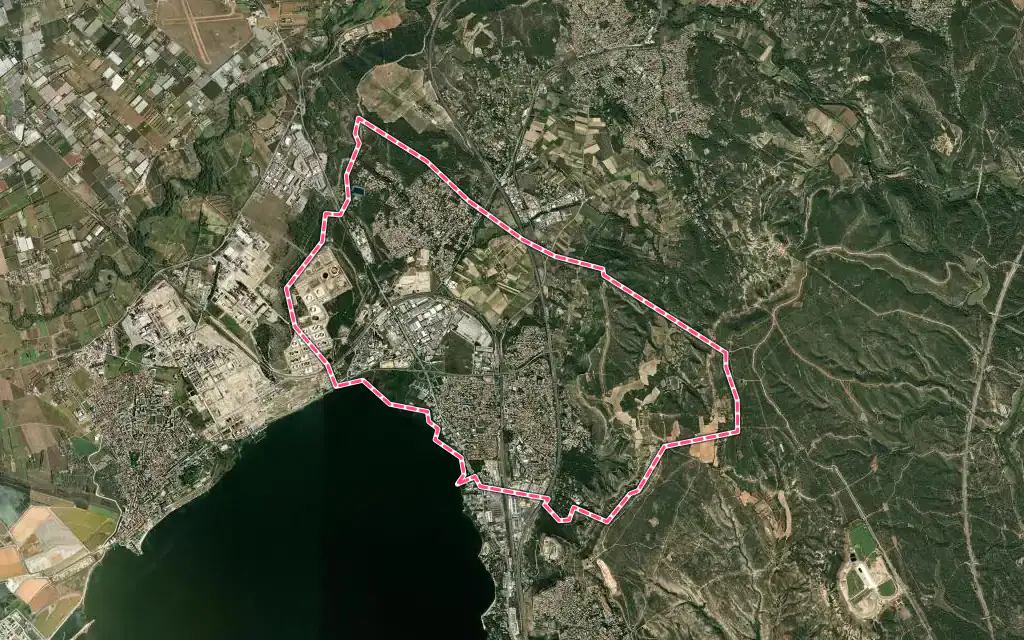 Vue satellite de Rognac avec ses contours administratifs
