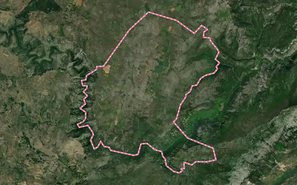 Vue satellite de Rogues avec ses contours administratifs