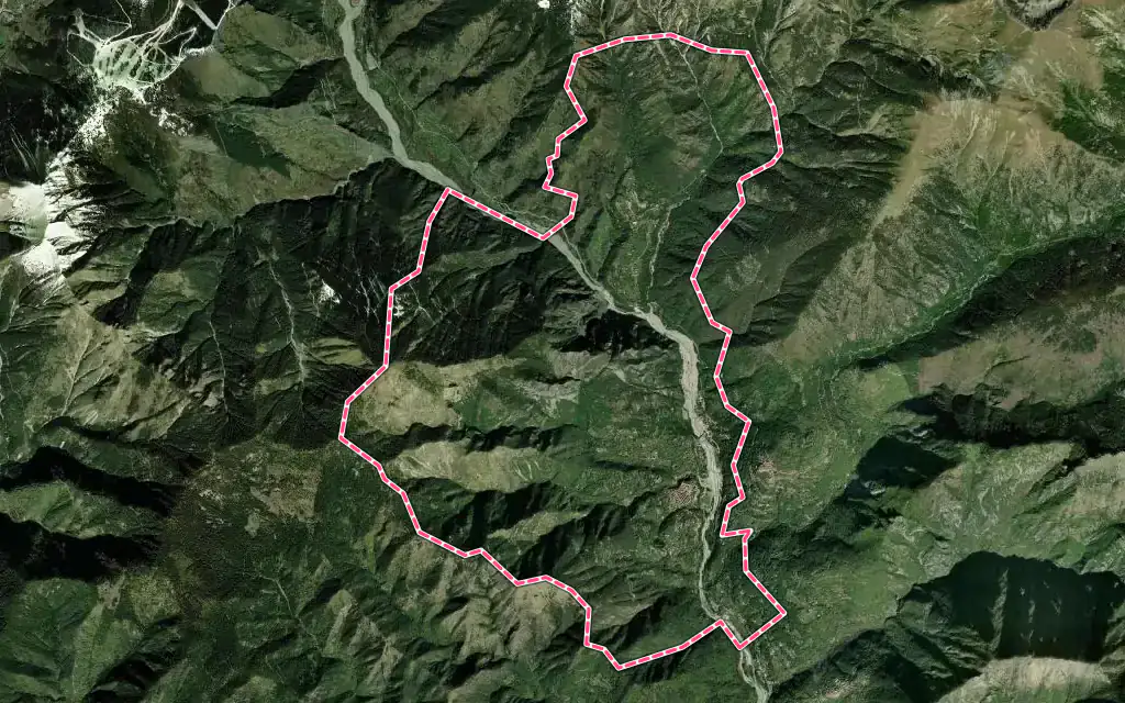 Vue satellite de Roquebillière avec ses contours administratifs