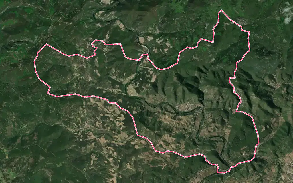 Vue satellite de Roquebrun avec ses contours administratifs