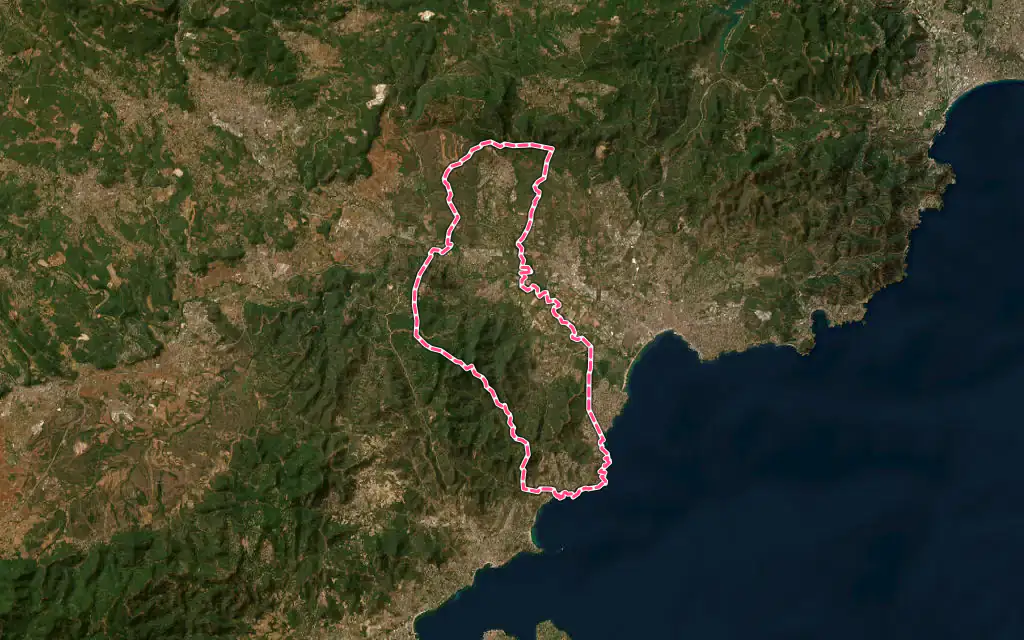 Vue satellite de Roquebrune-sur-Argens avec ses contours administratifs