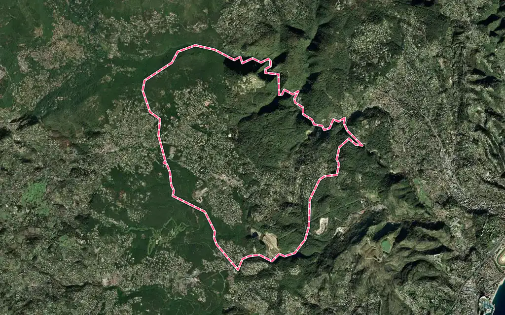 Vue satellite de Roquefort-les-Pins avec ses contours administratifs