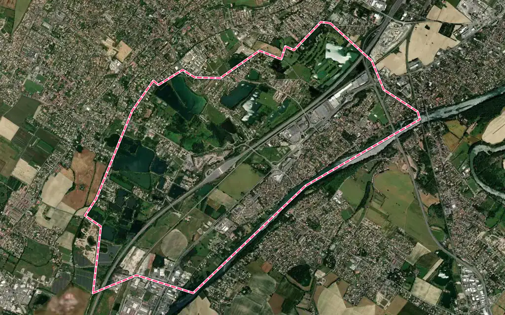 Vue satellite de Roques avec ses contours administratifs