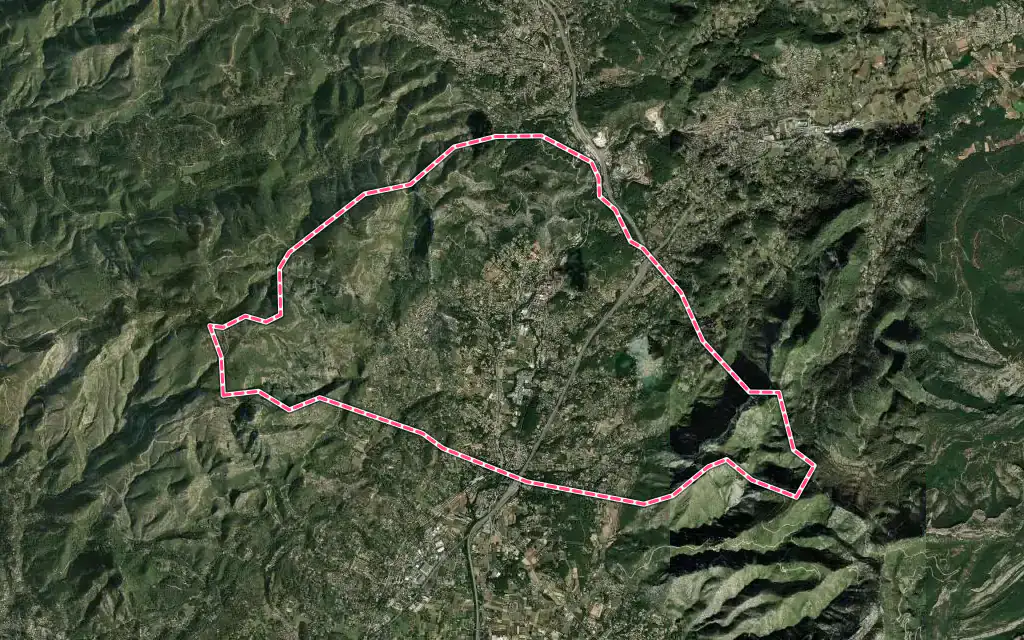 Vue satellite de Roquevaire avec ses contours administratifs