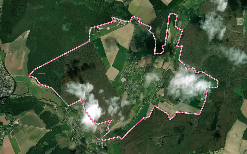 Vue satellite de Rosay-sur-Lieure avec ses contours administratifs