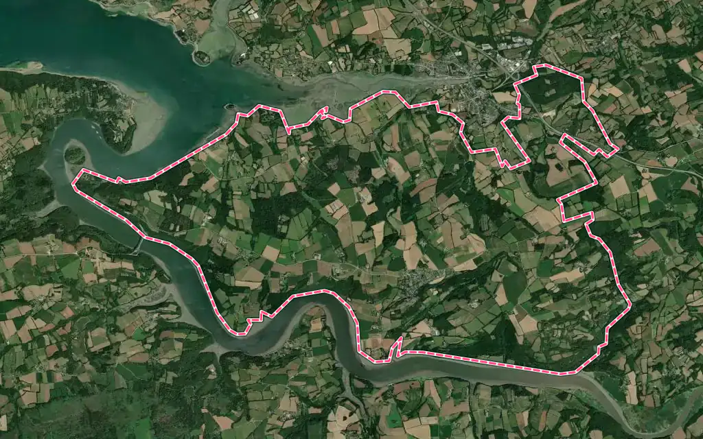 Vue satellite de Rosnoën avec ses contours administratifs