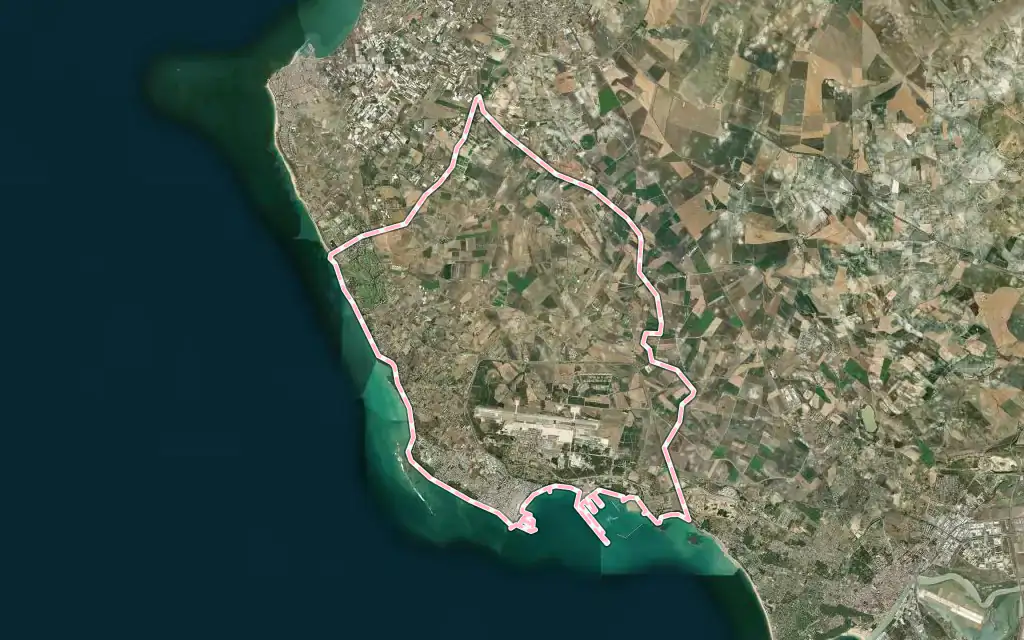 Vista satélite de Rota con su contorno administrativo