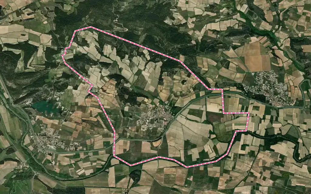 Vue satellite de Roubia avec ses contours administratifs