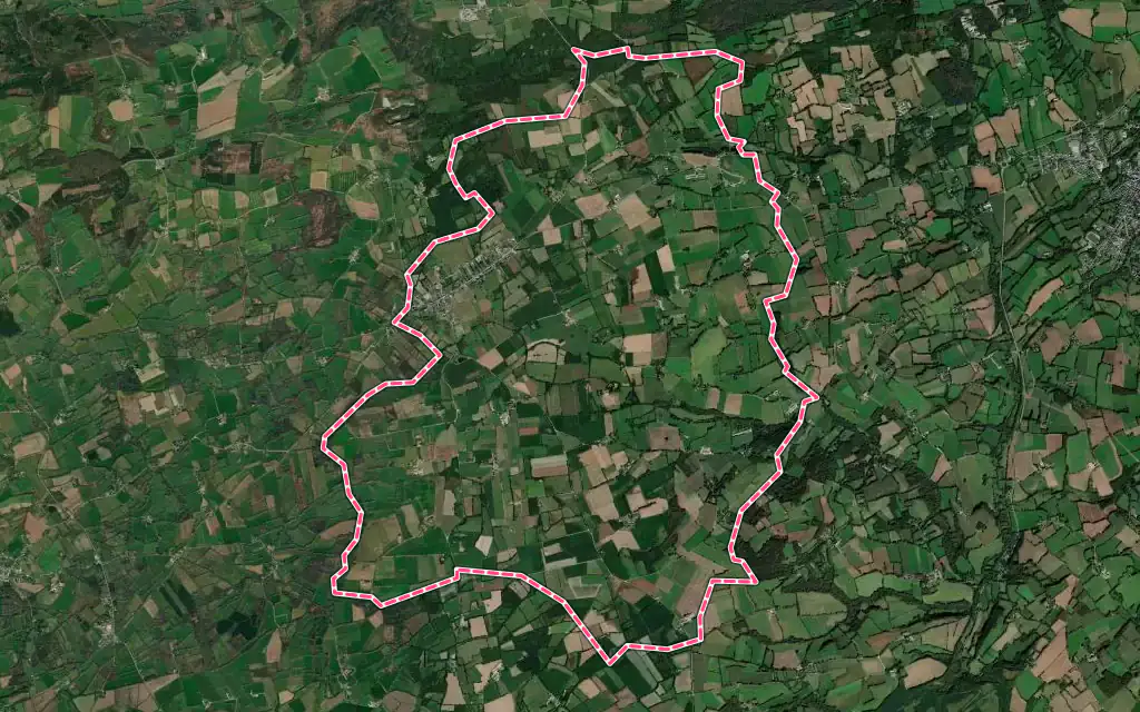 Vue satellite de Roudouallec avec ses contours administratifs