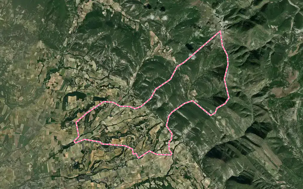 Vue satellite de Rousset-les-Vignes avec ses contours administratifs