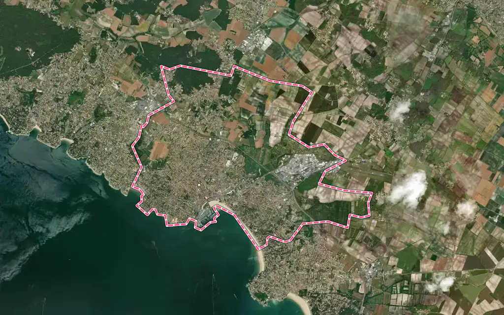 Vue satellite de Royan avec ses contours administratifs