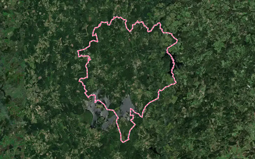 Vue satellite de Royère-de-Vassivière avec ses contours administratifs
