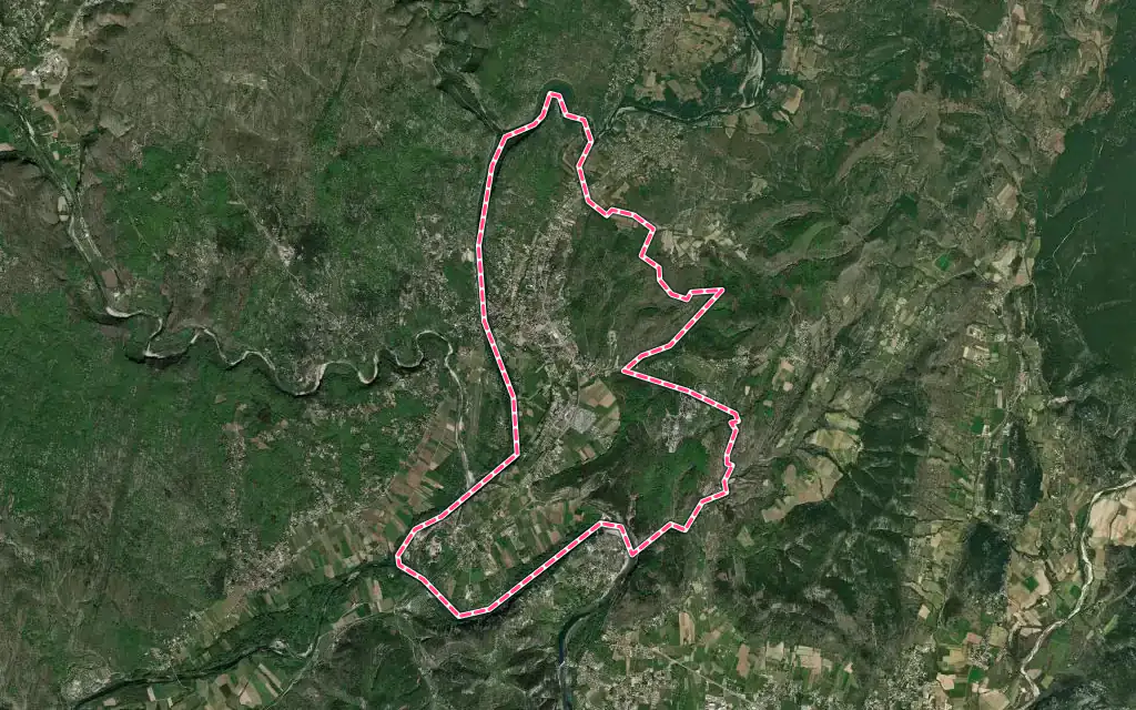 Vue satellite de Ruoms avec ses contours administratifs