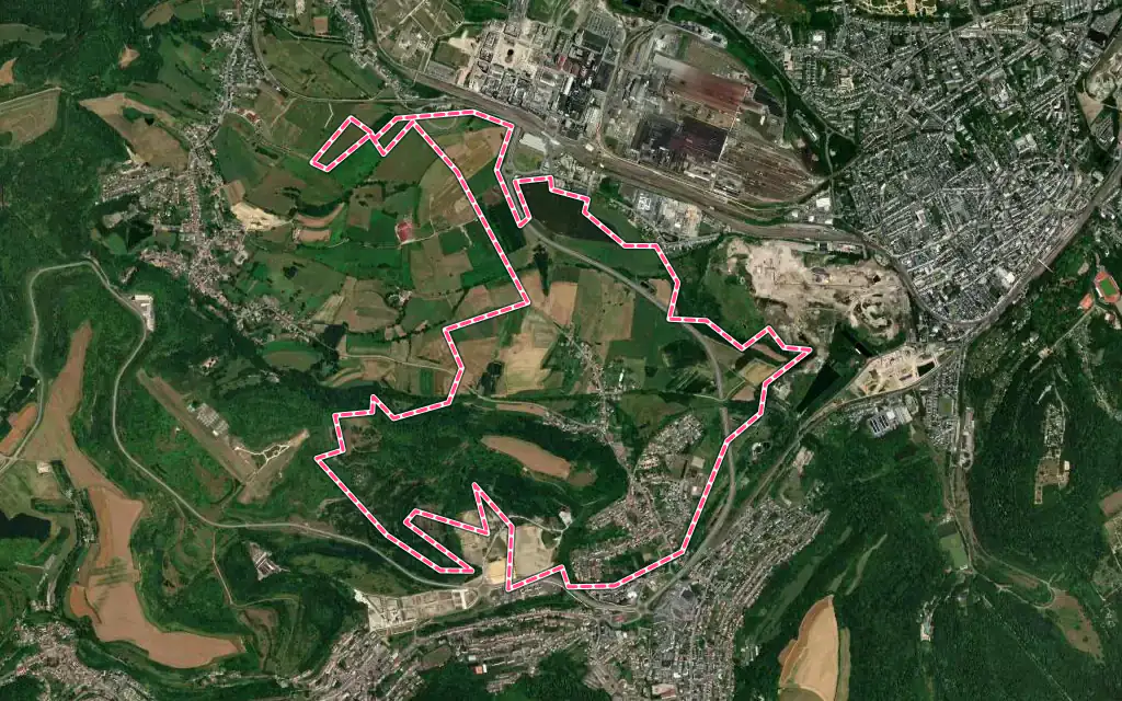 Vue satellite de Russange avec ses contours administratifs