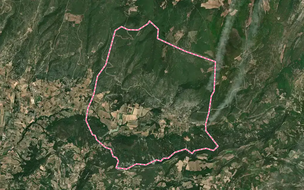 Vue satellite de Rustrel avec ses contours administratifs