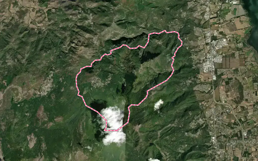 Vue satellite de Rutali avec ses contours administratifs
