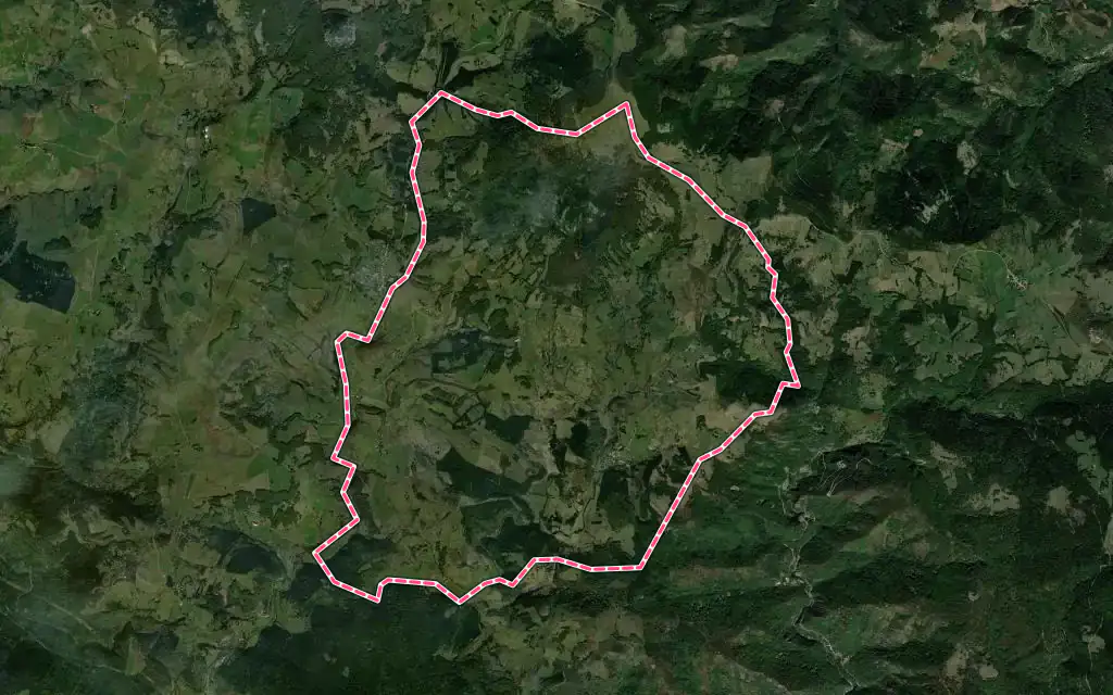 Vue satellite de Sagnes-et-Goudoulet avec ses contours administratifs