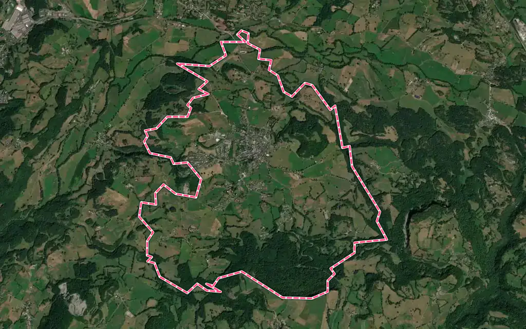 Vue satellite de Saignes avec ses contours administratifs