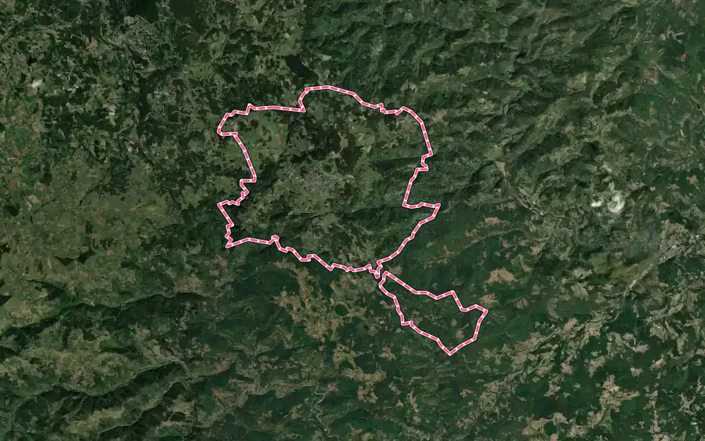 Vue satellite de Saint-Agrève avec ses contours administratifs