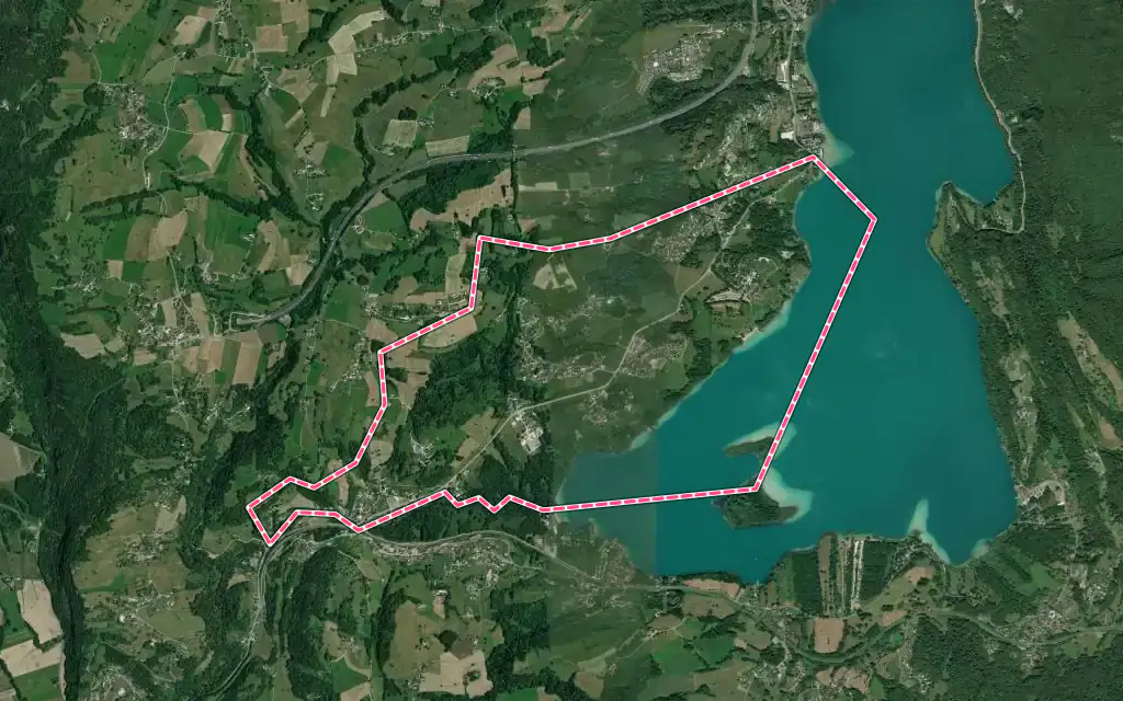Vue satellite de Saint-Alban-de-Montbel avec ses contours administratifs