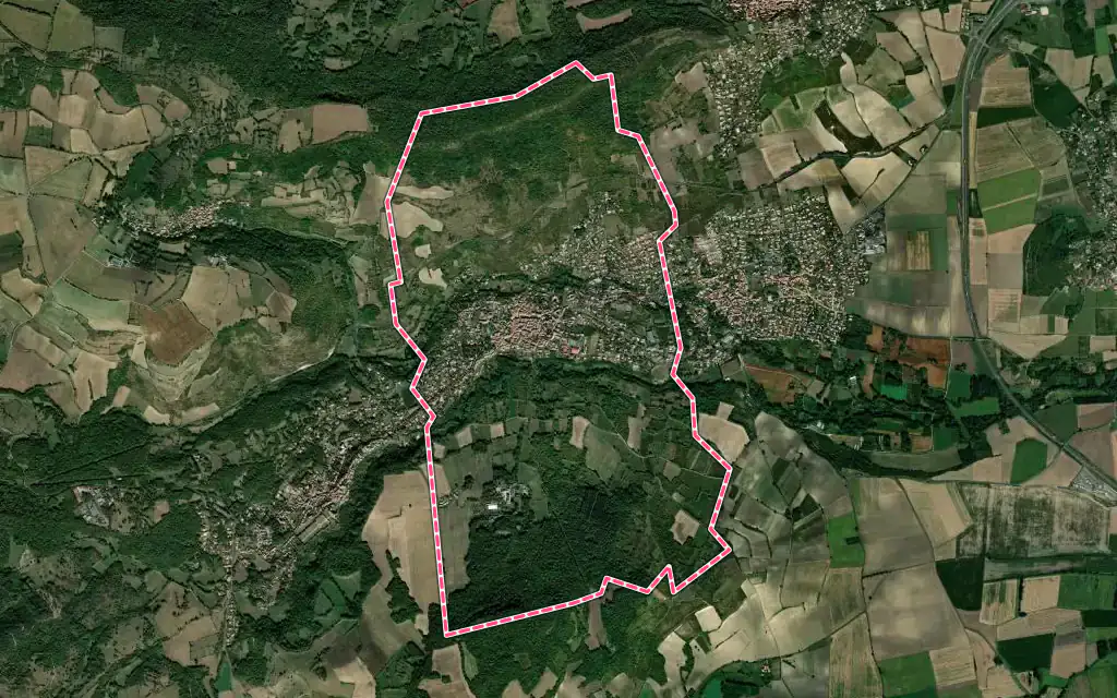 Vue satellite de Saint-Amant-Tallende avec ses contours administratifs