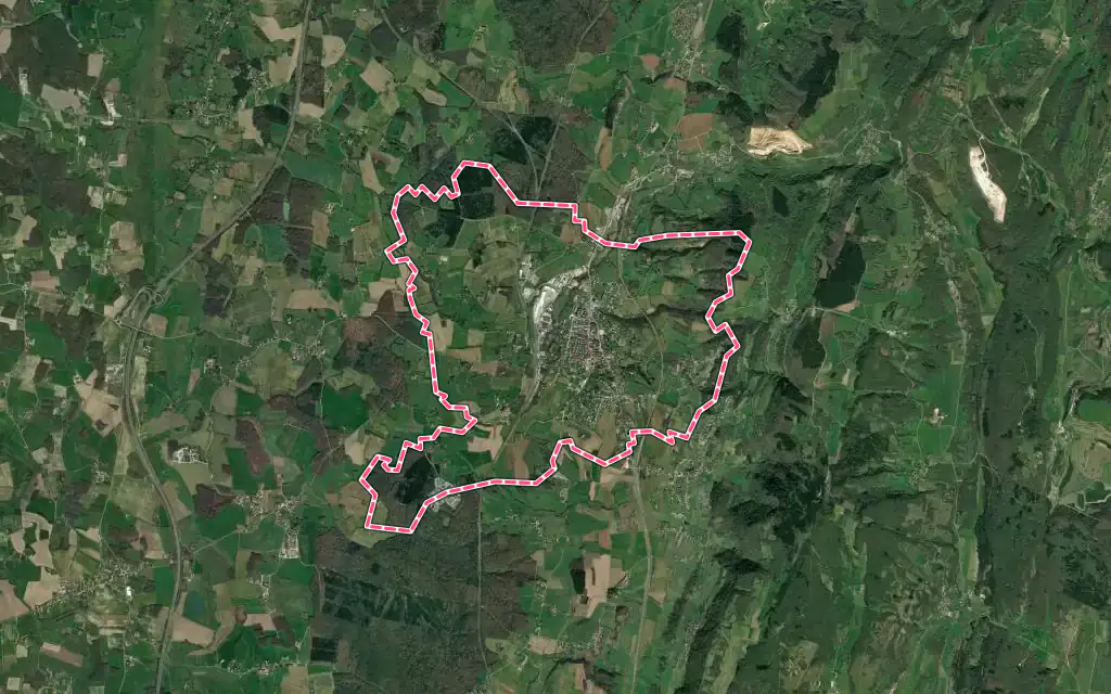 Vue satellite de Saint-Amour avec ses contours administratifs