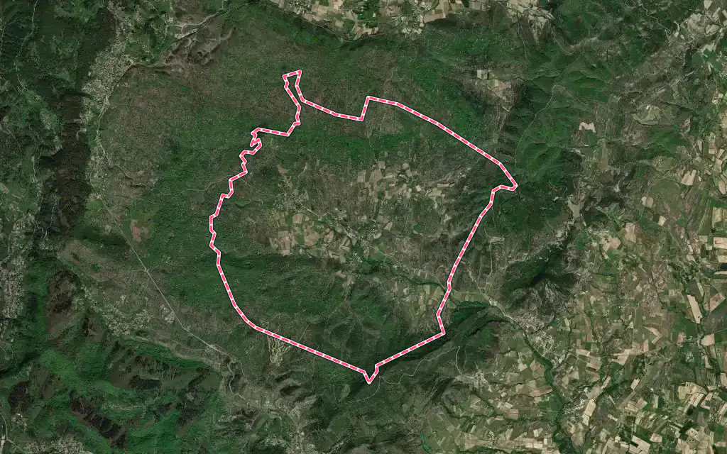 Vue satellite de Saint-André-de-Cruzières avec ses contours administratifs