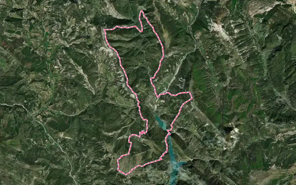 Vue satellite de Saint-André-les-Alpes avec ses contours administratifs