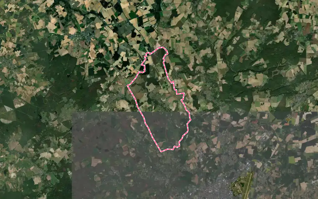 Vue satellite de Saint-Antoine-du-Rocher avec ses contours administratifs