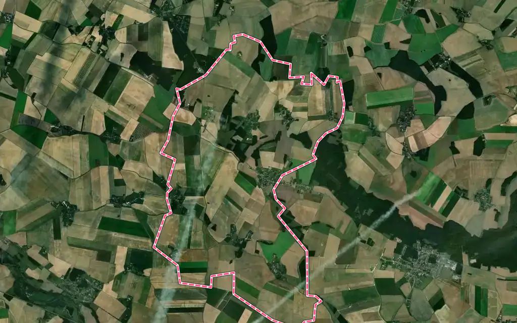 Vue satellite de Saint-Arnoult-des-Bois avec ses contours administratifs