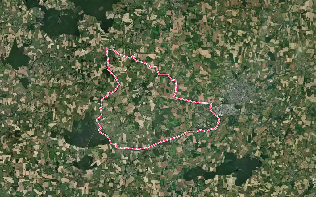 Vue satellite de Saint-Aubin-des-Châteaux avec ses contours administratifs