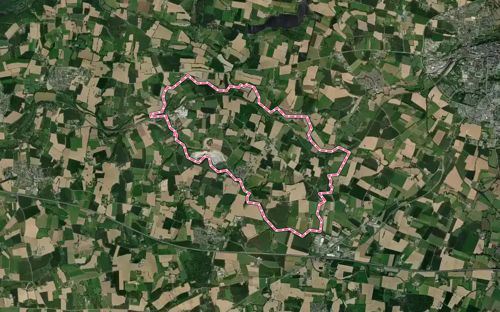 Vue satellite de Saint-Aubin-des-Landes avec ses contours administratifs