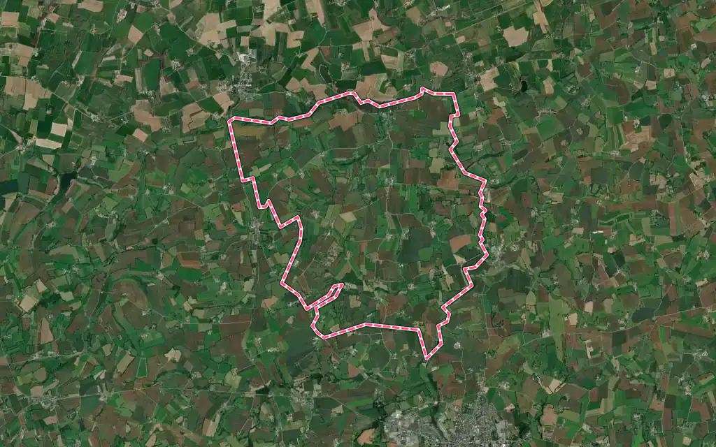 Vue satellite de Saint-Aubin-Fosse-Louvain avec ses contours administratifs