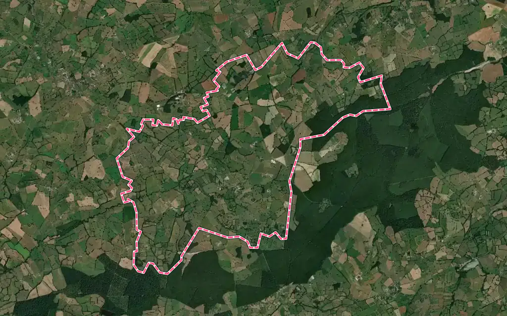 Vue satellite de Saint-Aubin-le-Monial avec ses contours administratifs