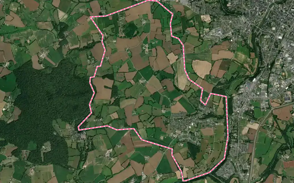 Vue satellite de Saint-Baudelle avec ses contours administratifs