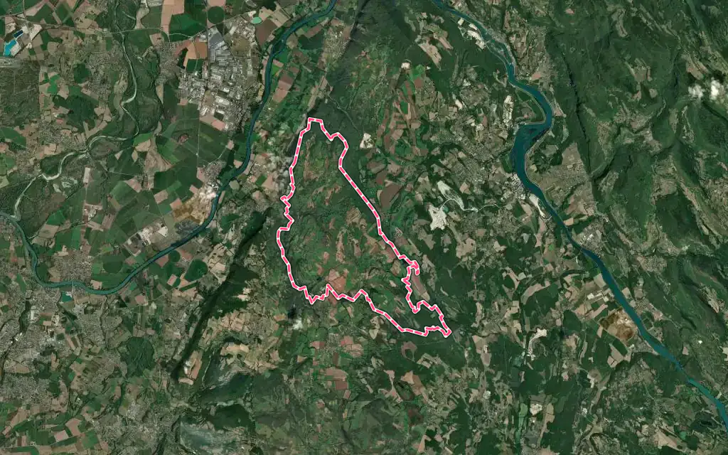 Vue satellite de Saint-Baudille-de-la-Tour avec ses contours administratifs