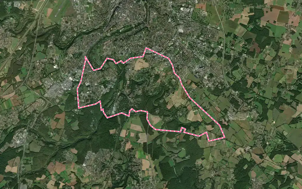 Vue satellite de Saint-Benoît avec ses contours administratifs
