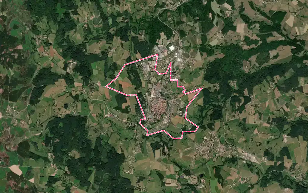 Vue satellite de Saint-Bonnet-le-Château avec ses contours administratifs